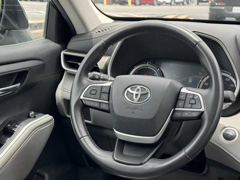Toyota Highlander Vehicle Image 13