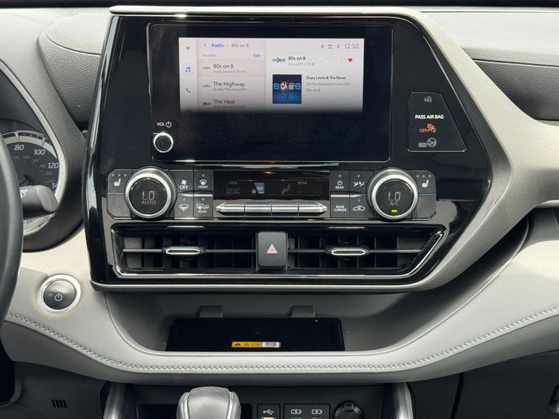 Toyota Highlander Vehicle Image 14