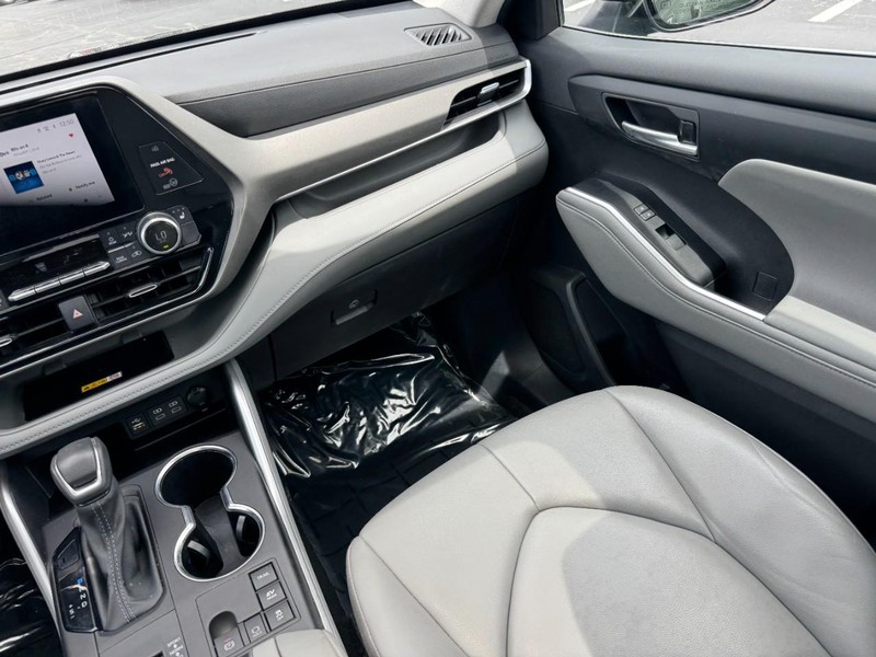 Toyota Highlander Vehicle Image 16