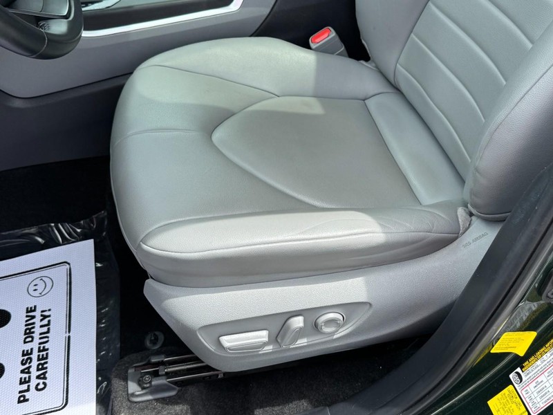 Toyota Highlander Vehicle Image 24
