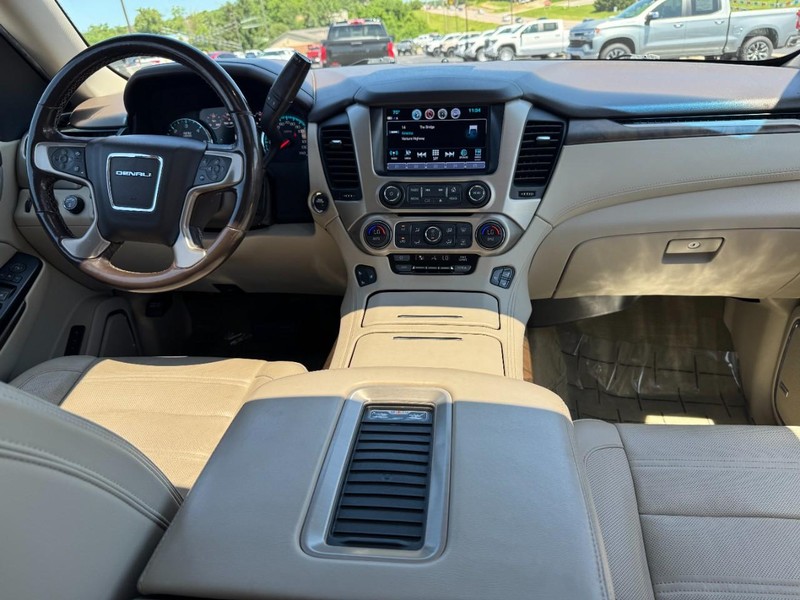 GMC Yukon Vehicle Image 12