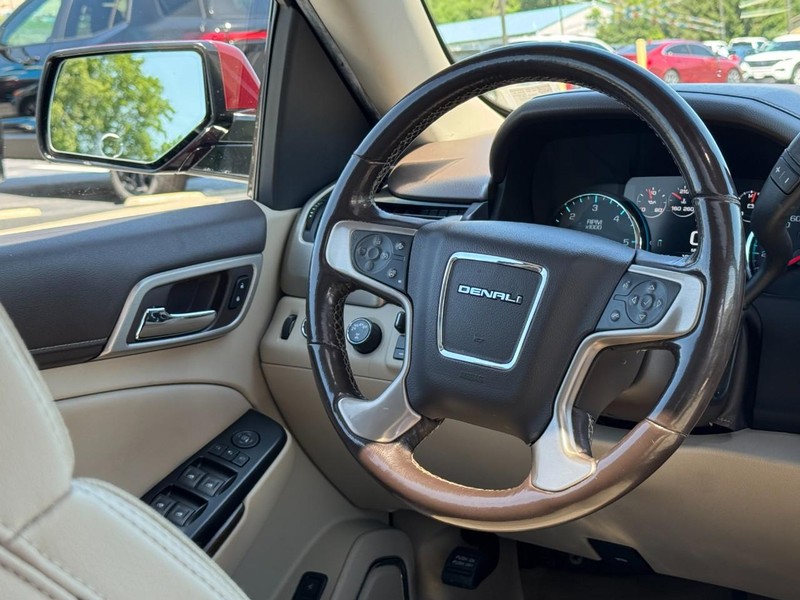 GMC Yukon Vehicle Image 13