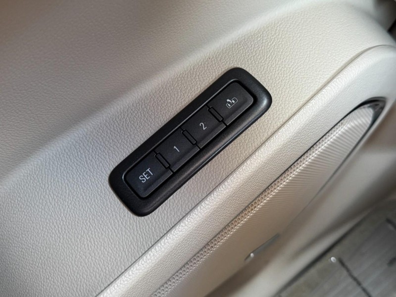 GMC Yukon Vehicle Image 17