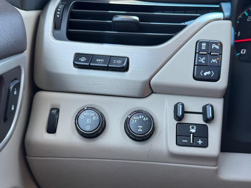 GMC Yukon Vehicle Image 18