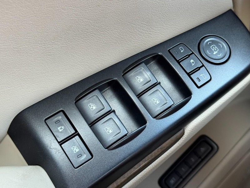 GMC Yukon Vehicle Image 25
