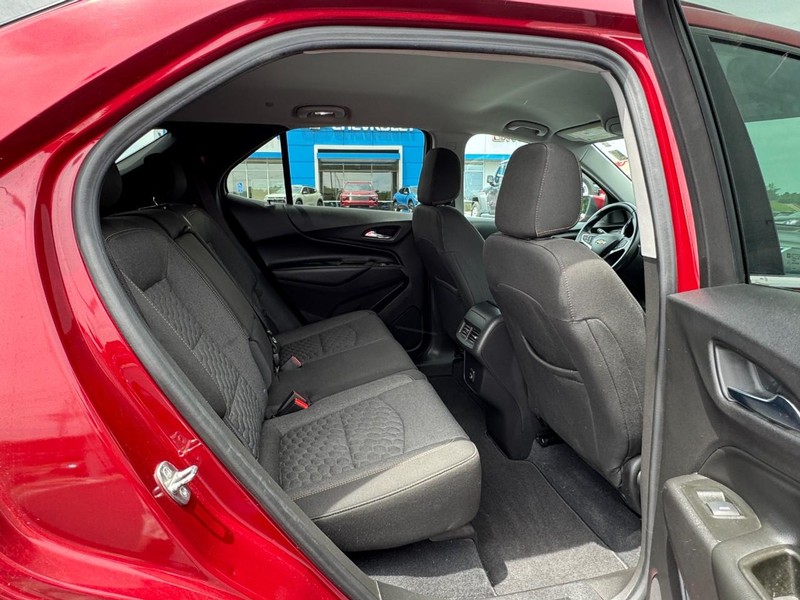 Chevrolet Equinox Vehicle Full-screen Gallery Image 10