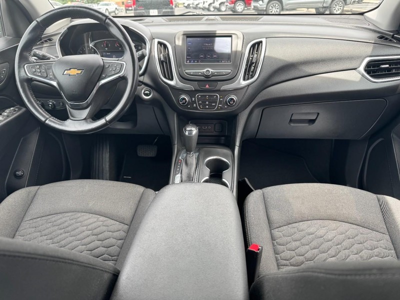 Chevrolet Equinox Vehicle Full-screen Gallery Image 11