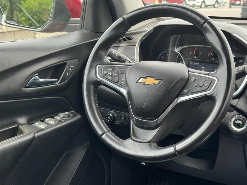 Chevrolet Equinox Vehicle Full-screen Gallery Image 12