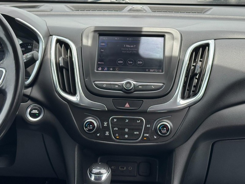 Chevrolet Equinox Vehicle Full-screen Gallery Image 13