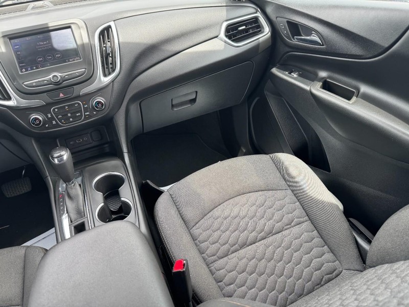 Chevrolet Equinox Vehicle Full-screen Gallery Image 15