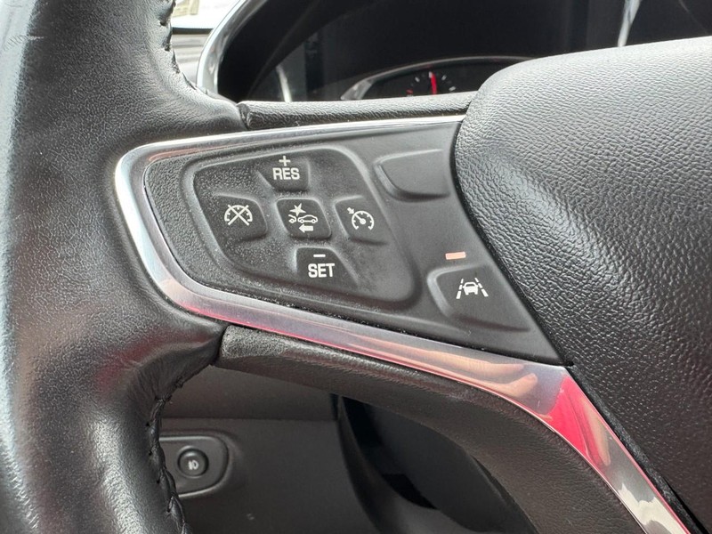 Chevrolet Equinox Vehicle Full-screen Gallery Image 16