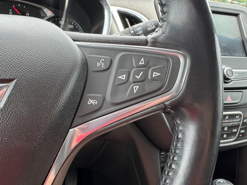 Chevrolet Equinox Vehicle Full-screen Gallery Image 17