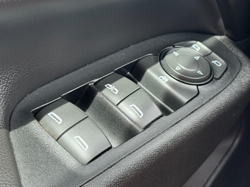 Chevrolet Equinox Vehicle Full-screen Gallery Image 21