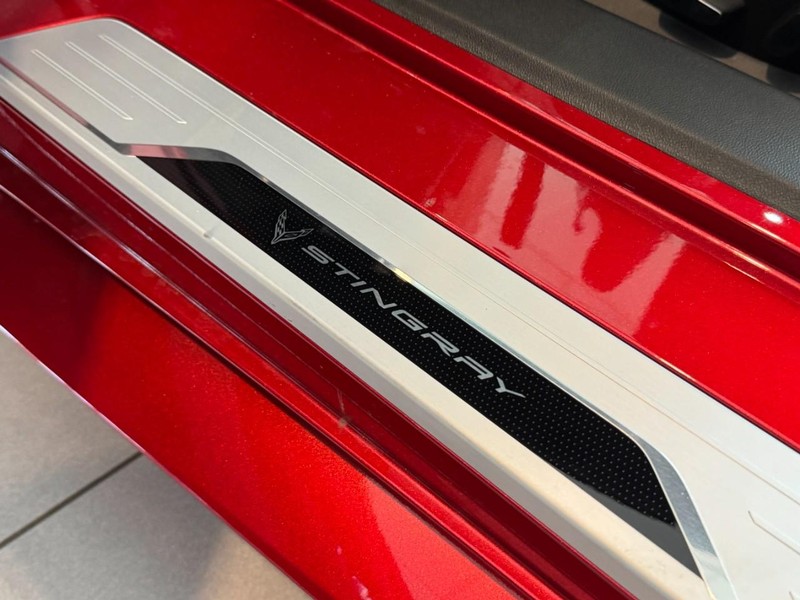 Chevrolet Corvette Vehicle Image 12