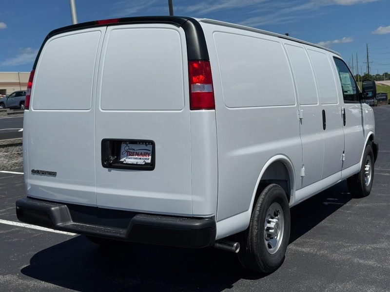 Chevrolet Express Cargo Van Vehicle Image 04