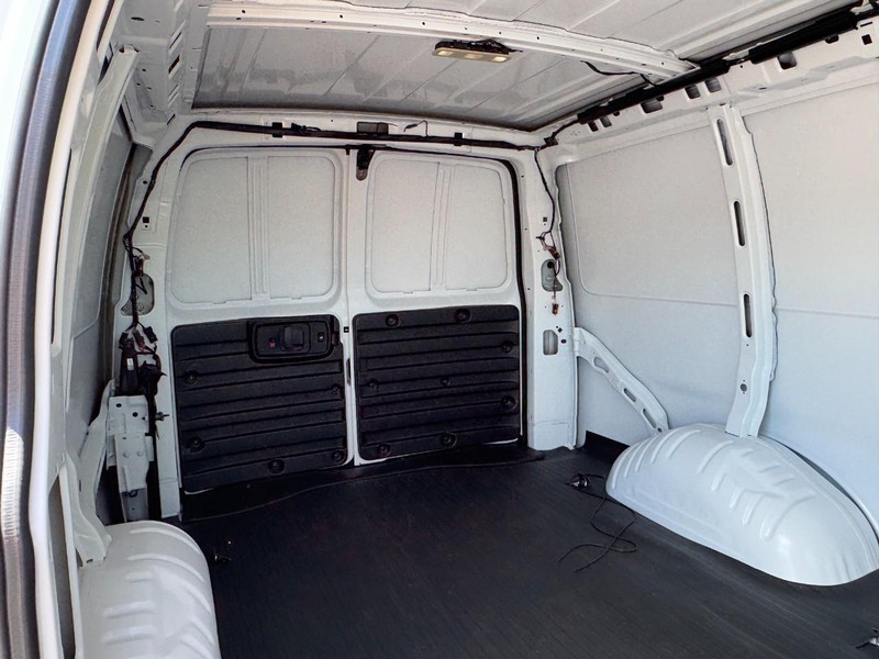 Chevrolet Express Cargo Van Vehicle Image 07