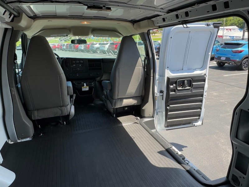Chevrolet Express Cargo Van Vehicle Image 08