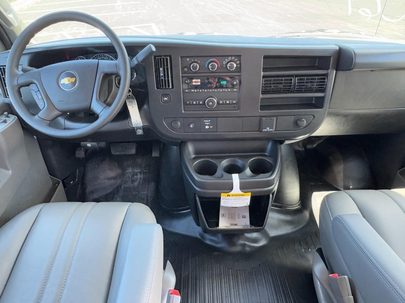 Chevrolet Express Cargo Van Vehicle Image 09