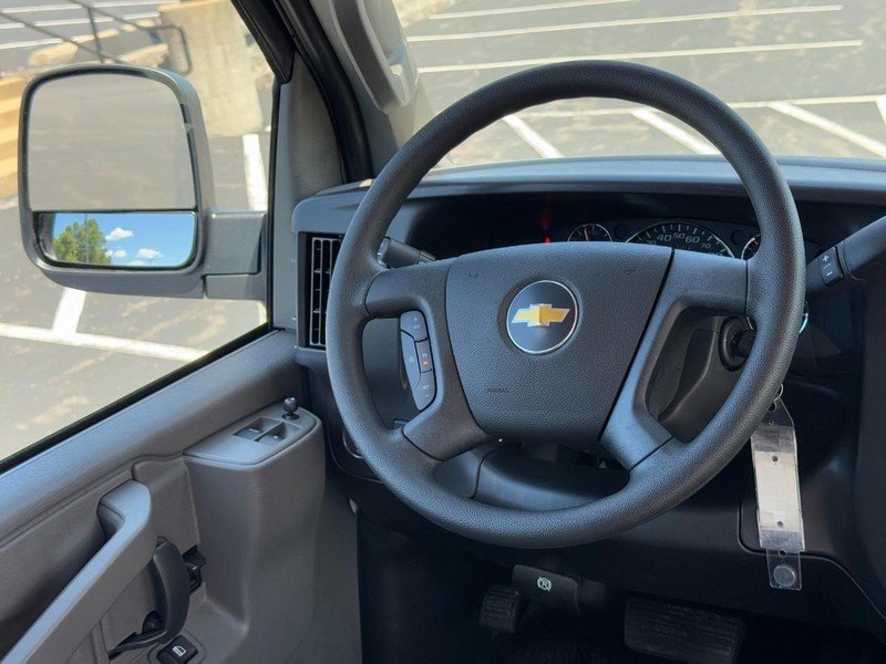 Chevrolet Express Cargo Van Vehicle Image 10