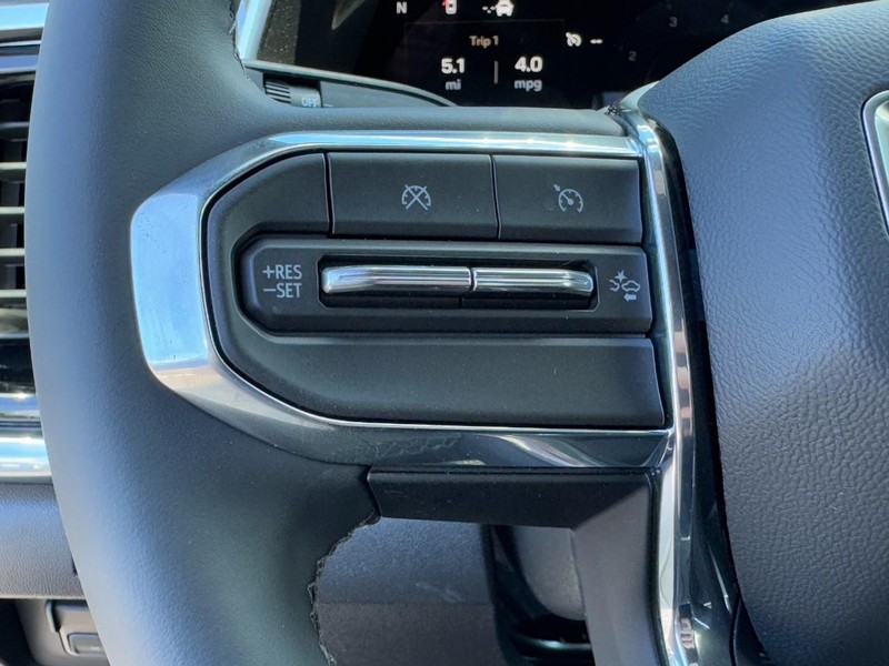 GMC Canyon Vehicle Image 11