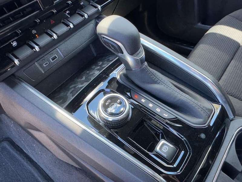 GMC Canyon Vehicle Image 13