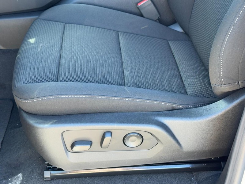 GMC Canyon Vehicle Image 16
