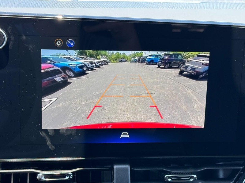 Chevrolet Equinox Vehicle Image 14