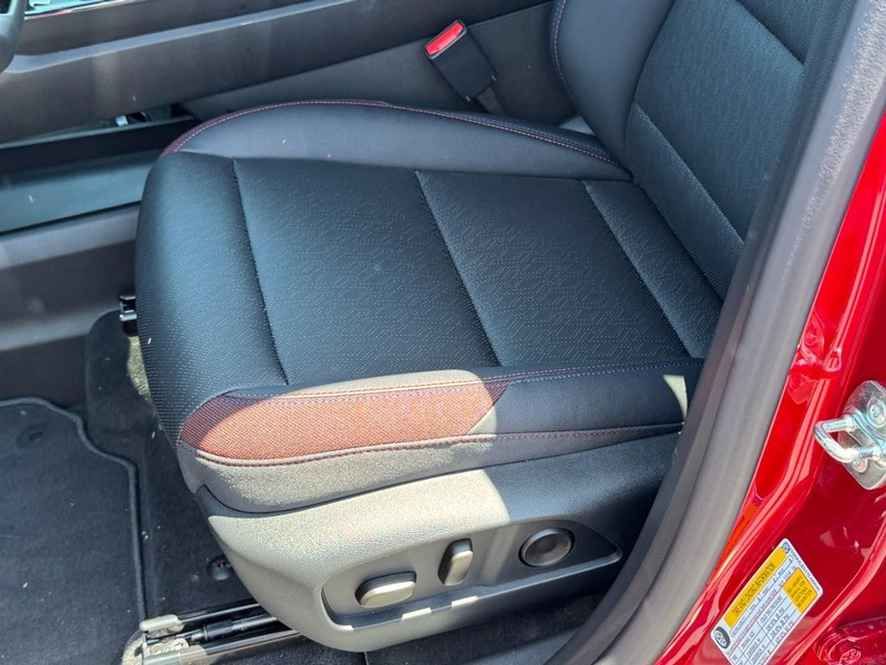 Chevrolet Equinox Vehicle Image 15
