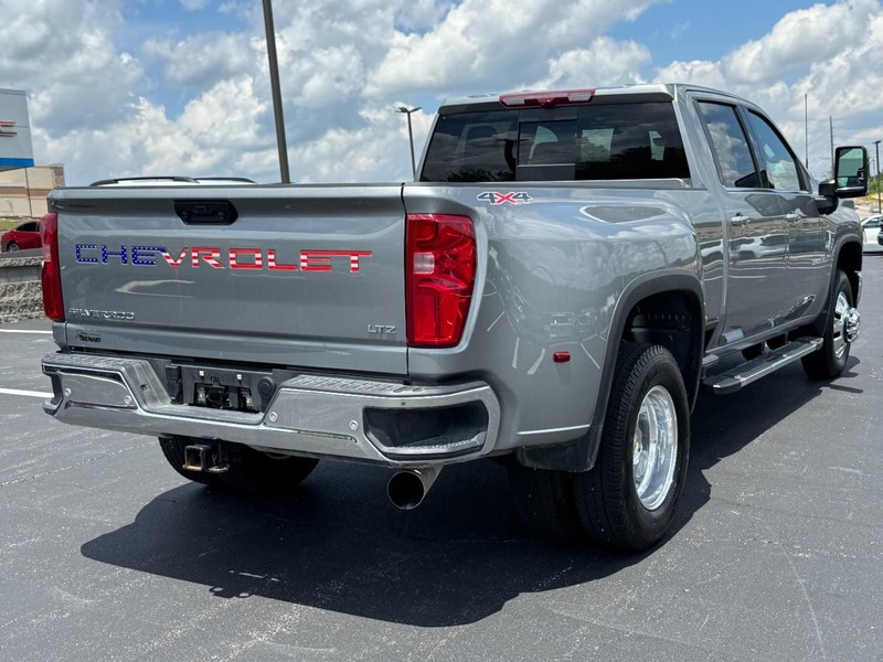 Chevrolet Silverado 3500HD Vehicle Image 03