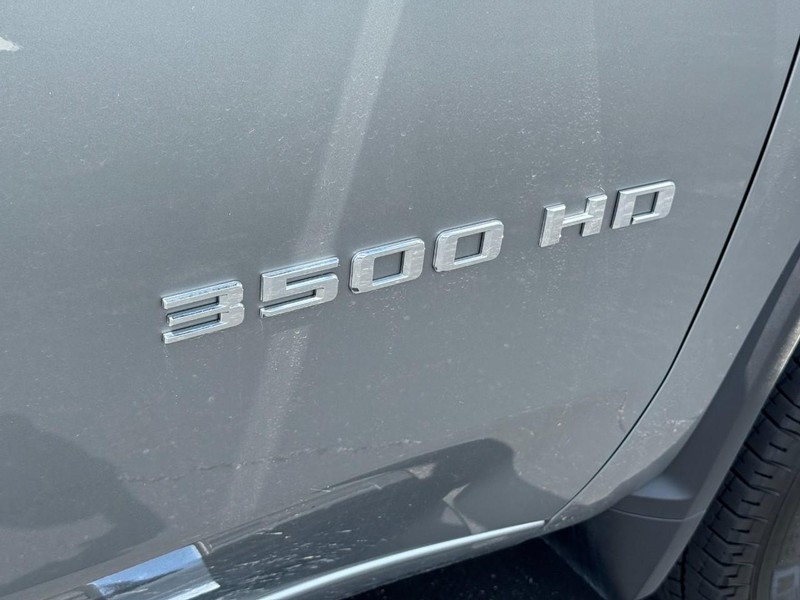 Chevrolet Silverado 3500HD Vehicle Image 11