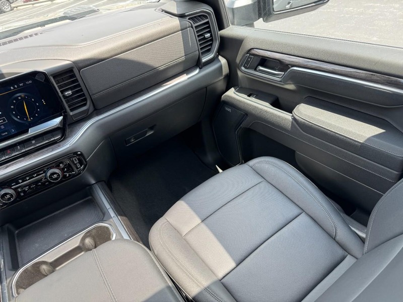 Chevrolet Silverado 3500HD Vehicle Image 18