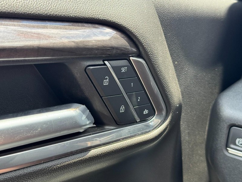 Chevrolet Silverado 3500HD Vehicle Image 19