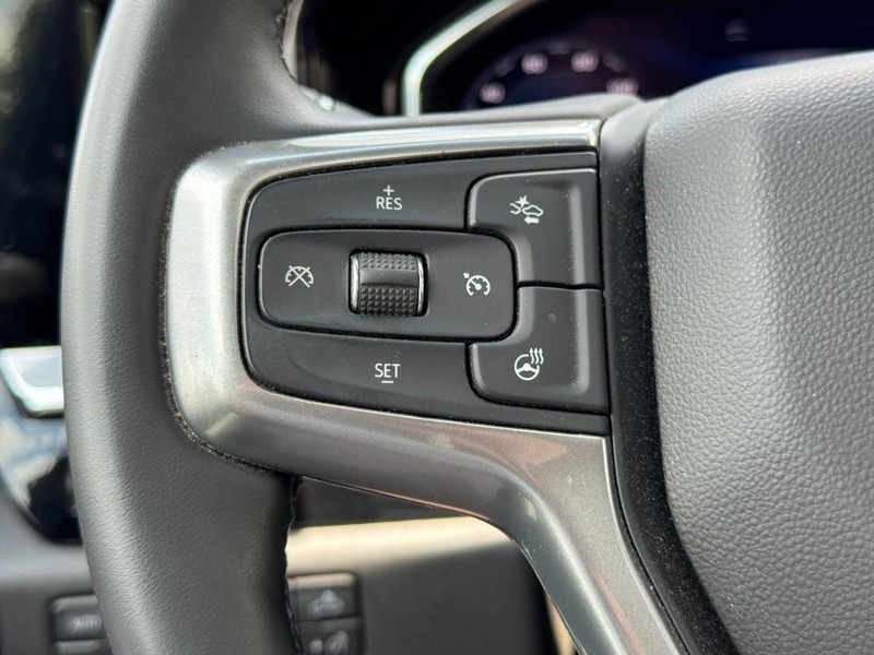 Chevrolet Silverado 3500HD Vehicle Image 20