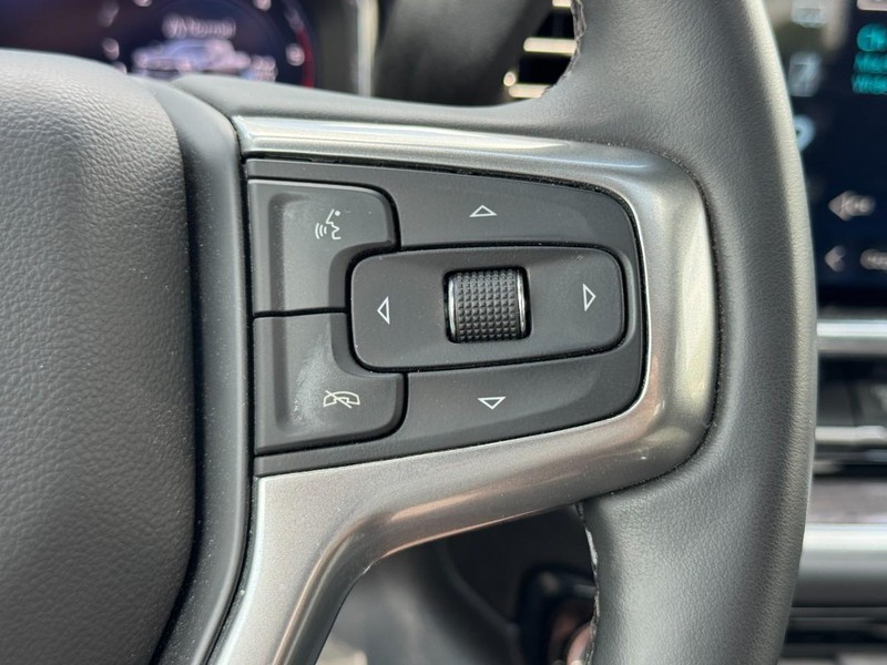 Chevrolet Silverado 3500HD Vehicle Image 21
