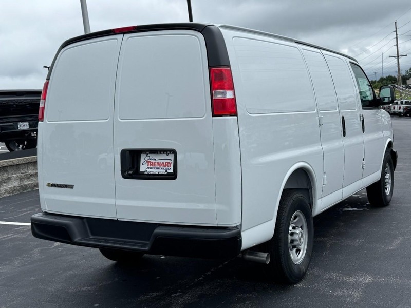 Chevrolet Express Cargo Van Vehicle Image 04