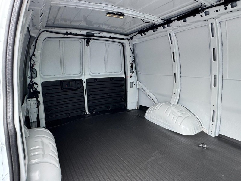 Chevrolet Express Cargo Van Vehicle Image 07