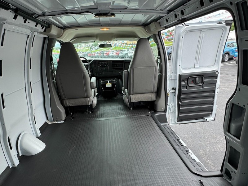 Chevrolet Express Cargo Van Vehicle Image 08