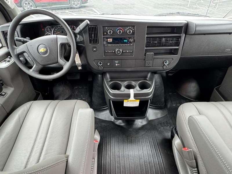 Chevrolet Express Cargo Van Vehicle Image 09