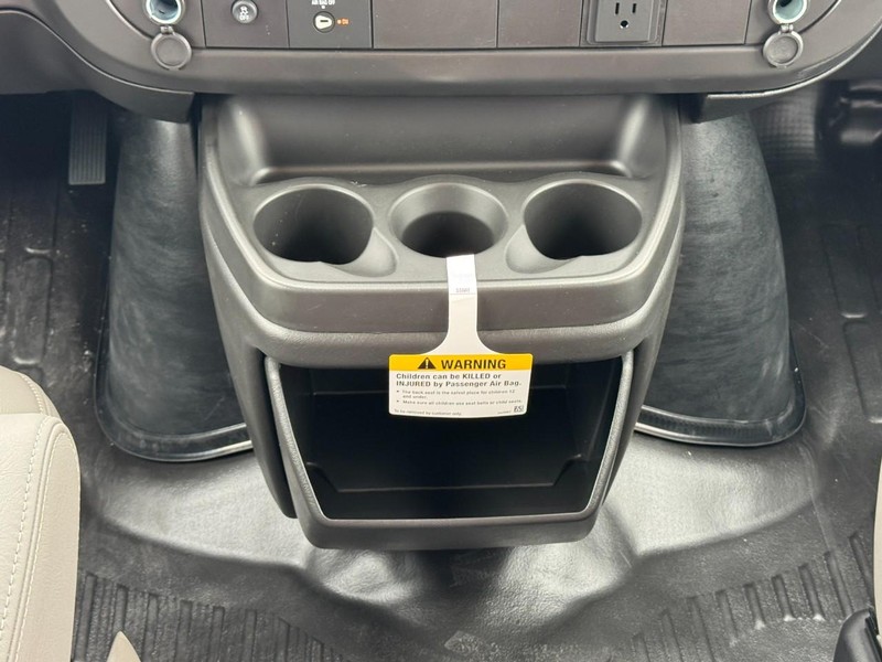 Chevrolet Express Cargo Van Vehicle Image 12