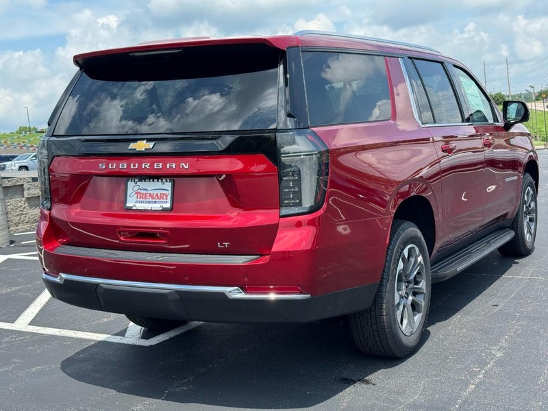 Chevrolet Suburban Vehicle Image 04