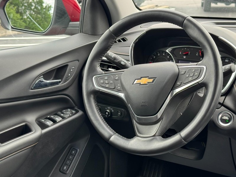 Chevrolet Equinox Vehicle Full-screen Gallery Image 12