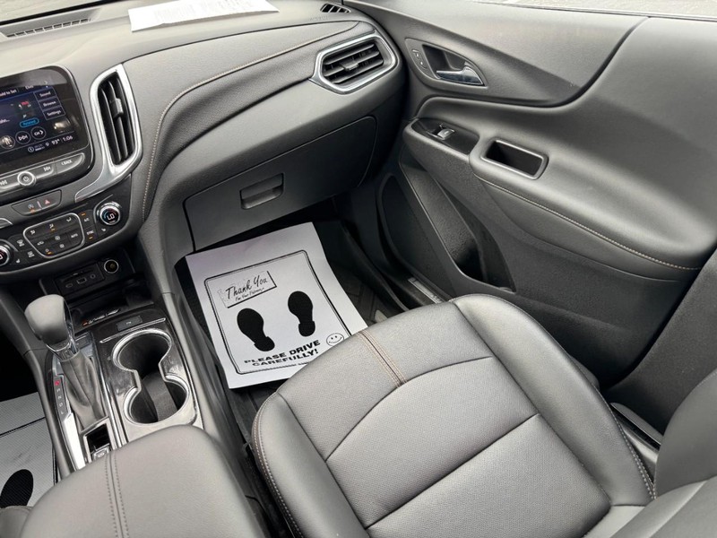 Chevrolet Equinox Vehicle Full-screen Gallery Image 15