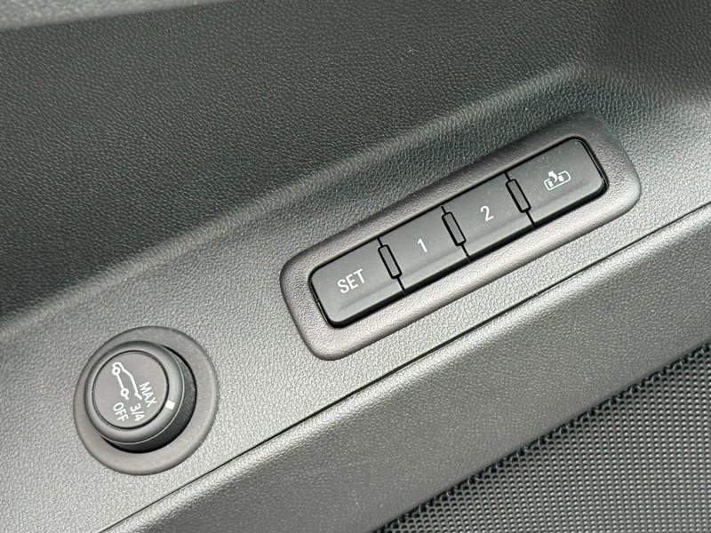 Chevrolet Equinox Vehicle Full-screen Gallery Image 16