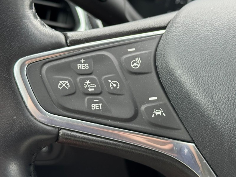 Chevrolet Equinox Vehicle Full-screen Gallery Image 17