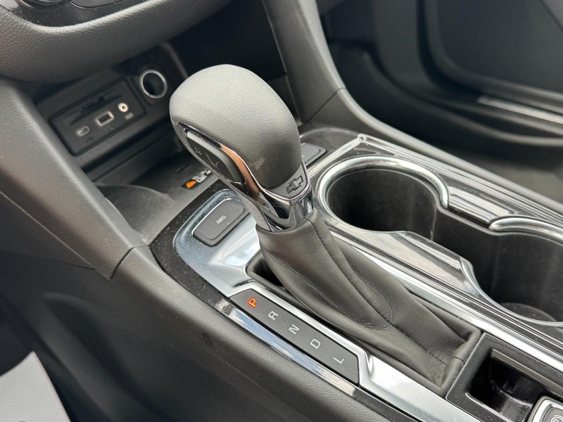 Chevrolet Equinox Vehicle Full-screen Gallery Image 20
