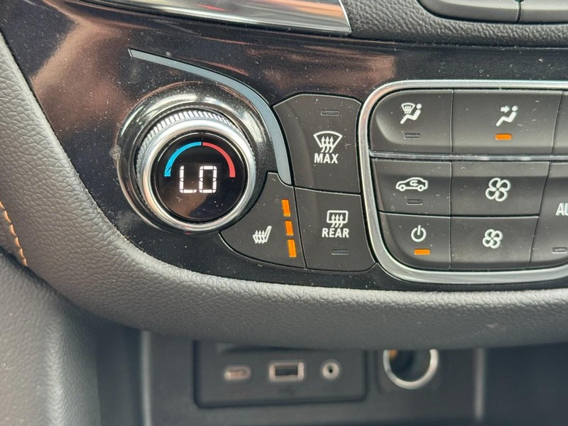 Chevrolet Equinox Vehicle Full-screen Gallery Image 21
