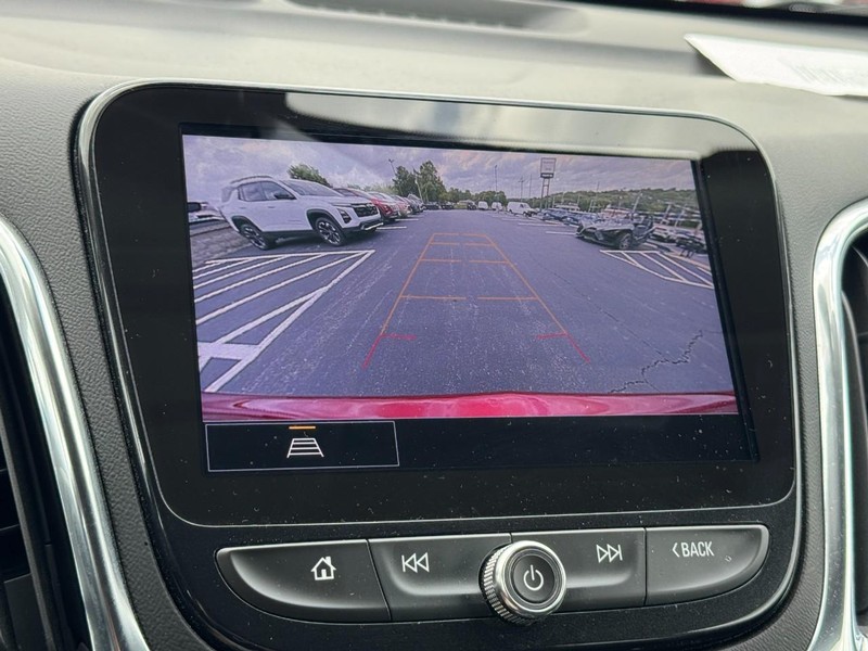 Chevrolet Equinox Vehicle Full-screen Gallery Image 22