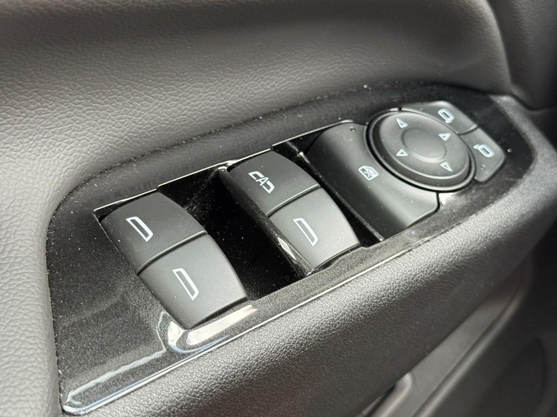 Chevrolet Equinox Vehicle Full-screen Gallery Image 23