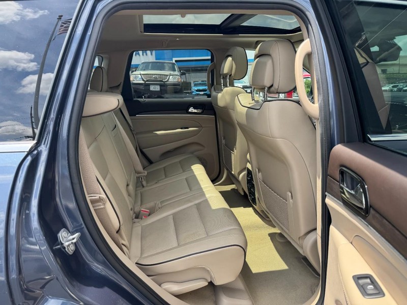Jeep Grand Cherokee Vehicle Image 10
