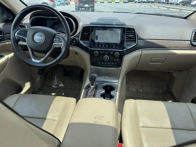 Jeep Grand Cherokee Vehicle Image 11